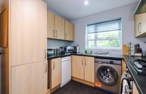 Salford House | NEW! Stunning 4Bed Home, Sleeps 9, Free Parking