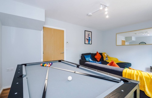 Salford House | NEW! Stunning 4Bed Home, Sleeps 9, Free Parking