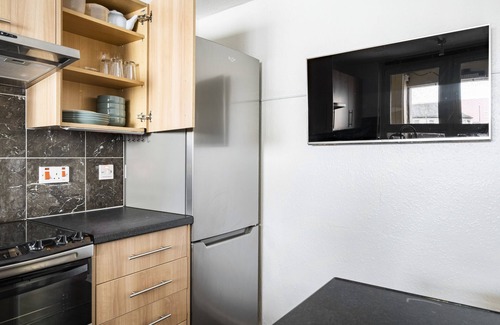 North West Apartment | New! Stunning 1 bed apartment with private balcony in West end area