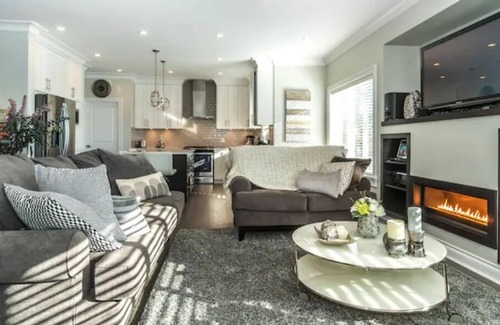 Guildford House | New stunning 4 bedroom home with big backyard