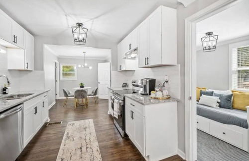 Forest Park House | NEW Stunning ATL Hideaway 0.7 miles from Airport