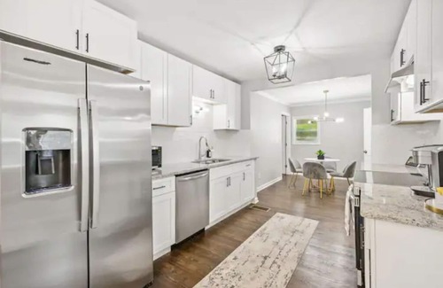 Forest Park House | NEW Stunning ATL Hideaway 0.7 miles from Airport