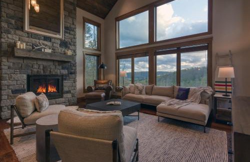 Ellicottville Ski Chalet | New & Stunning Chalet! Reno'd, Hot-Tub, Barrel Sauna, Slope Views, Fire Pit