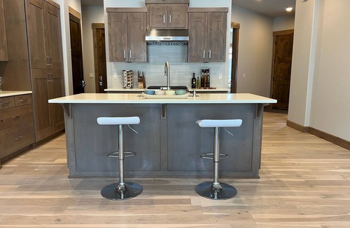 Bend House | New, Stunning & Modern Luxury, Fire Pit, A/C, Golf, Bike, Hike & Mt Bachelor