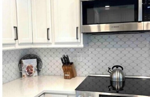 Lighthouse Point House | NEW! Stunning Waterfront, 4 Bedrm, 4 Bath, Heated Pool, Dock, New Decorn