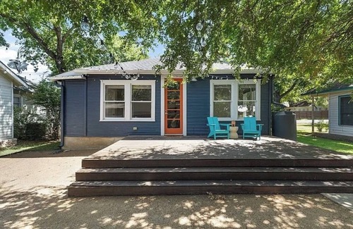 Hancock House | NEW Style & Comfort - 2 miles to downtown, 5 blocks to cute cafes, bars