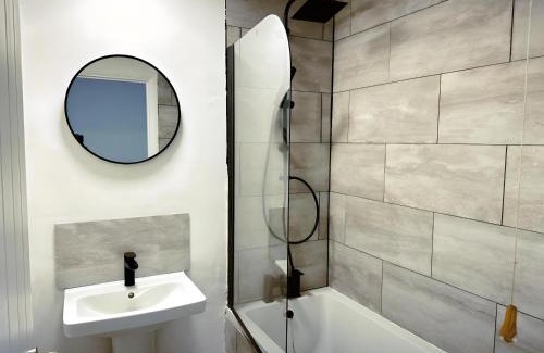 Gravesend House | New Stylish 2 Bedroom House