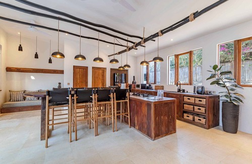 Banjar Semer Villa | New Stylish 4BR Rooftop Lounge 12min To Beach