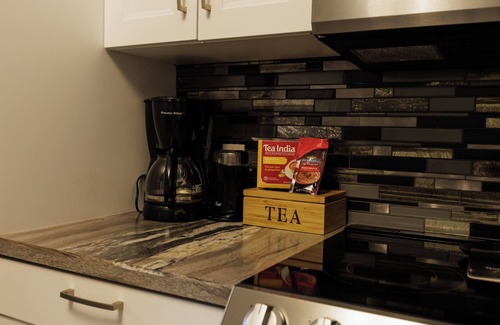 Saskatoon House | New Stylish Basement Suite | Private Entry | Quiet Neighborhood