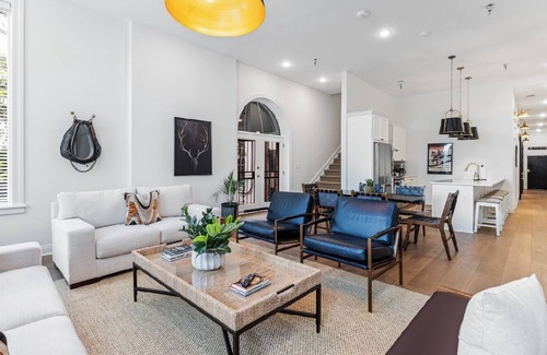 West Main Historic District Condo | New! Stylish Bourbon 3 bed, 2 bath suite. Downtown, Bourbon Trail, Yum Center