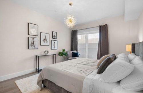 Parkside Apartment | New stylish condo in Hollywood