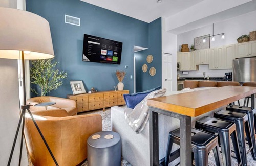 Downtown Cleveland Apartment | NEW Stylish Downtown Stay | City Views + Rooftop