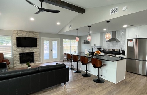 North Buttercup Creek House | New Stylish Family Friendly Home Near Community Pool and Park in NW Austin