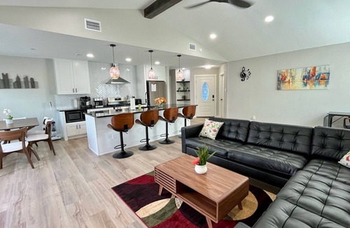 North Buttercup Creek House | New Stylish Family Friendly Home Near Community Pool and Park in NW Austin