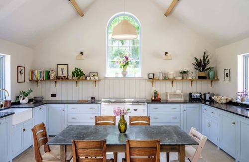 Frome House | New* Stylish Family Home - Sauna - Central Frome