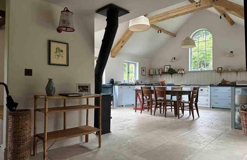 Frome House | New* Stylish Family Home - Sauna - Central Frome