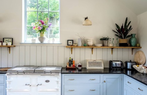 Frome House | New* Stylish Family Home - Sauna - Central Frome