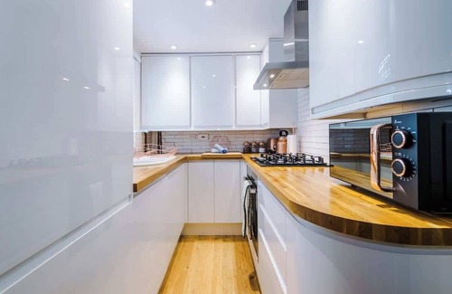 Chester House | NEW! Stylish home, amazing location, sleeps 6!