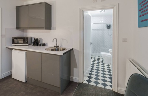Derby Apartment | New Stylish King Room I Deluxe Studio App