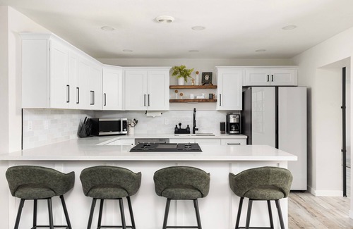 Scottsdale Country Acres House | NEW Stylish Retreat near Old Town, Pool, FREE Hot Tub, Pet-Friendly!