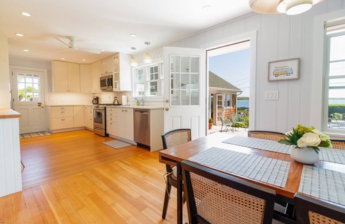 New Suffolk House | New Suffolk Waterfront Beach Cottage Steps From Water/Beach/Restaurants and More