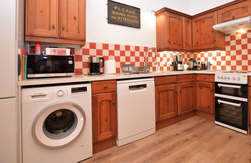 Cairnbaan House | NEW SUMMER 2023 - Cairnbaan, an inviting cottage, canal views, pet friendly