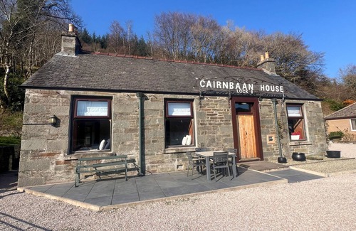 Cairnbaan House | NEW SUMMER 2023 - Cairnbaan, an inviting cottage, canal views, pet friendly