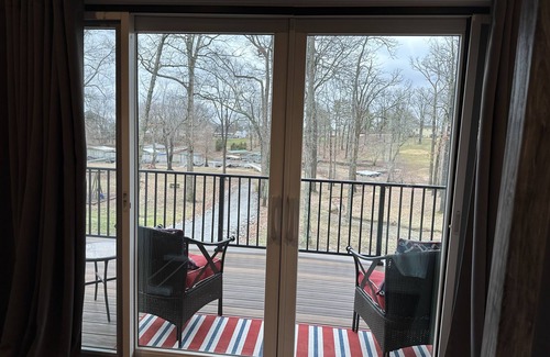 Gilbertsville House | New!- Sun-Ray- Waterfront with private dock!