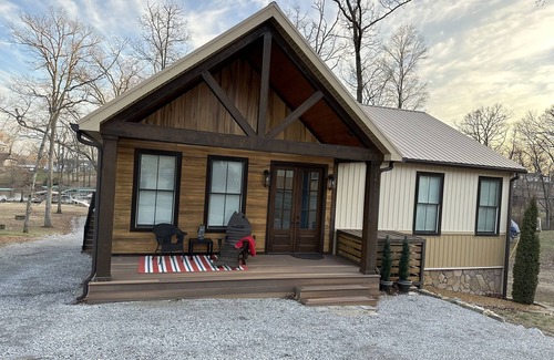 Gilbertsville House | New!- Sun-Ray- Waterfront with private dock!