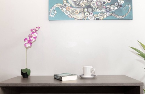 Old Town House | New Sunny Chic Unit 3 Blocks to All. Parking, Cable