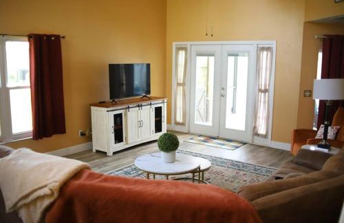 Ridgewood Lakes House | NEW Sunny Escape! Enjoy TV by your Private Pool Mins from Disney
