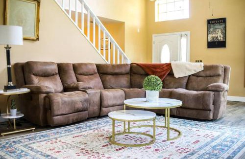 Ridgewood Lakes House | NEW Sunny Escape! Enjoy TV by your Private Pool Mins from Disney