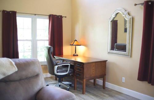 Ridgewood Lakes House | NEW Sunny Escape! Enjoy TV by your Private Pool Mins from Disney