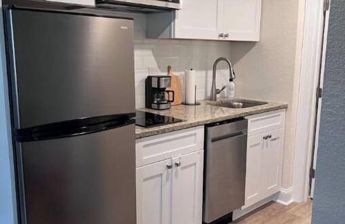 Wildwood Crest Condo | New, sunny Wildwood Crest condo! Excellent location, 1 block to beach ☀️🌊