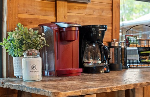 Spicewood Cabin | *NEW Sunrise Lodge - Main Cabin | Lakefront