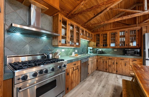 Spicewood Cabin | *NEW Sunrise Lodge - Main Cabin | Lakefront