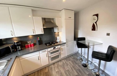 Falkirk Condo | NEW Super 2 Bedroom Flat in Falkirk