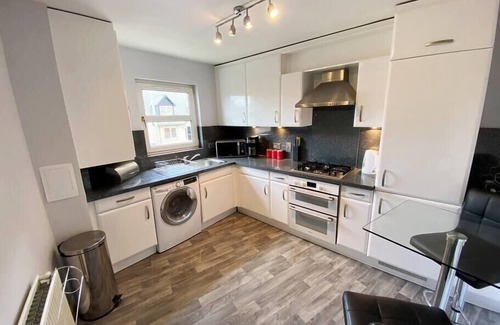 Falkirk Condo | NEW Super 2 Bedroom Flat in Falkirk