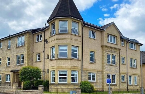 Falkirk Condo | NEW Super 2 Bedroom Flat in Falkirk