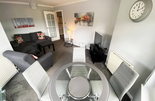 Falkirk Apartment | NEW Super 2 Bedroom Flat in Falkirk