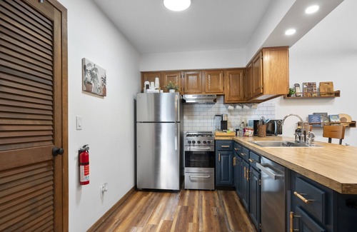 Vernon House | New, Super-Cozy, Slope-Side, Family & Pet Friendly Townhome on Mountain Creek