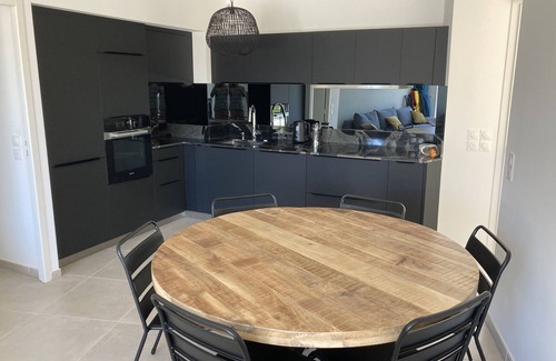 La Couronne Apartment | New superb 90 m2 seafront apartment on the Côte Bleue