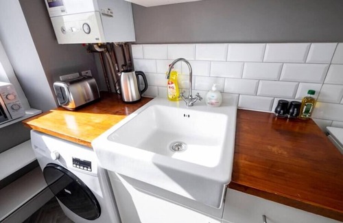 Glenisla Apartment | New Superhost Listing: Bright flat nr. University