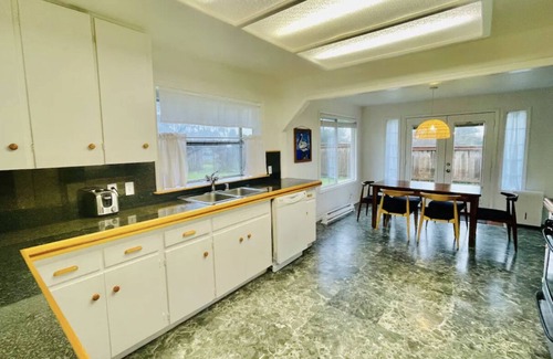 Smith River House | New Surfside Beach House on Scenic Pacific Route