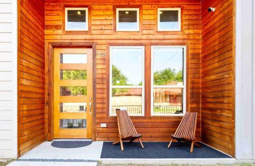 West Dallas House | New Swanky Rustic Modern 5 Star Home Near Downtown