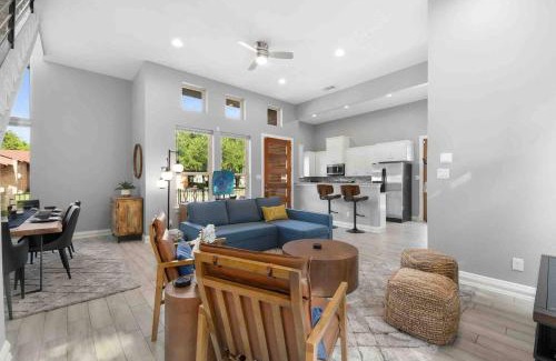 West Dallas House | New Swanky Rustic Modern 5 Star Home Near Downtown