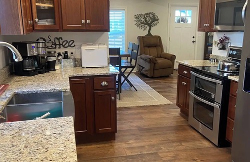Bardstown House | NEW “ Sweet SouthernComfort” 3 bd 2+bth. IN TOWN