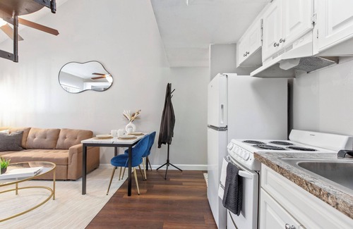 North Tampa Apartment | NEW Tampa Getaway/Fireplace/Pool/Gym/Cozy Stay