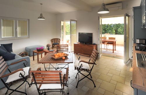 Murter Apartment | New tastefully furnished vacation apartment "Sven"