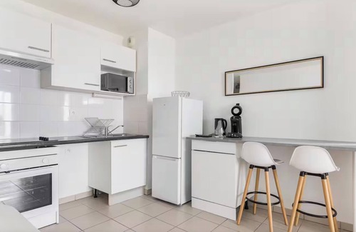 Fontaine-Bayonne-Cartoucherie Apartment | NEW! The 18: Secure & quiet 2-bed apt, terrace, parking, city center, near river